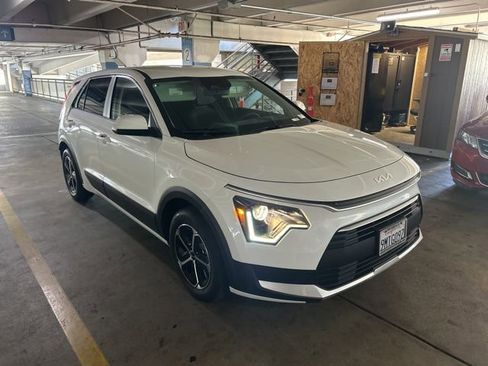 Used 2024 Kia Niro LX FWD image 1