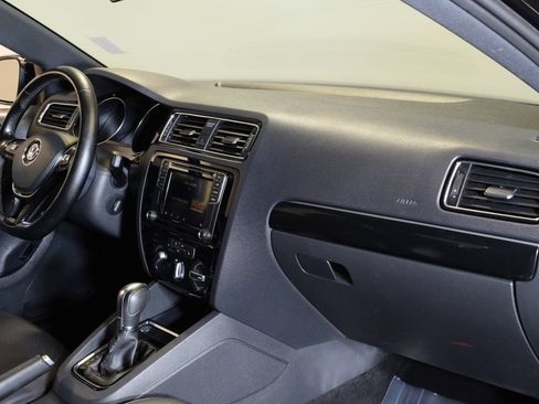 Used 2018 Volkswagen Jetta Sport FWD image 31