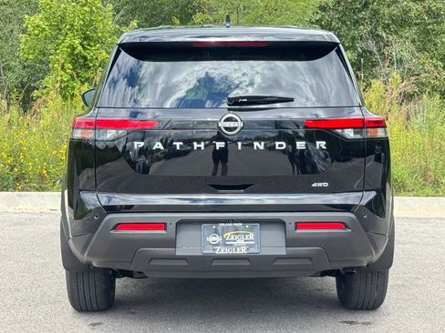 Certified 2025 Nissan Pathfinder S image 5
