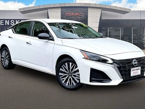 Used 2025 Nissan Altima 2.5 SV AWD/4WD image 11
