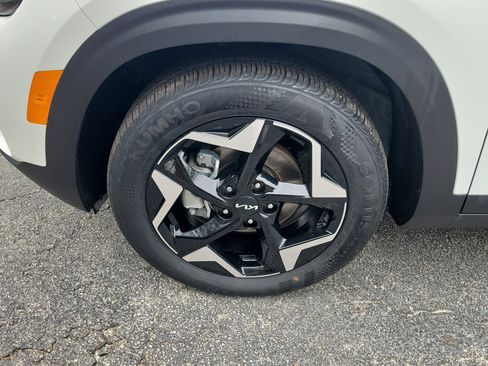 Used 2025 Kia Seltos S FWD image 4