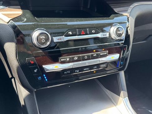 Used 2022 Ford Explorer Limited w/ Equipment Group 301A image 31