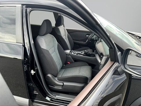 Used 2023 Nissan Rogue SV AWD/4WD image 32