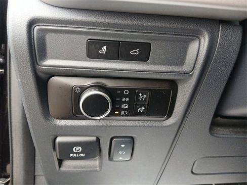 Used 2024 Ford Expedition Max XLT image 18