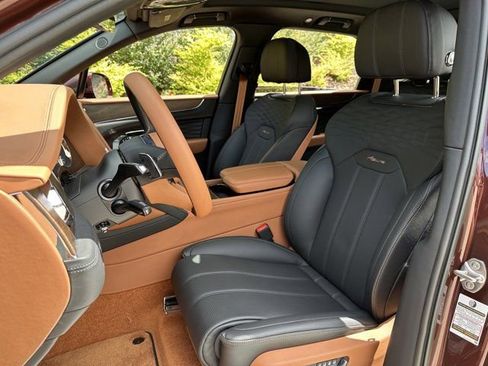 New 2024 Bentley Bentayga image 17