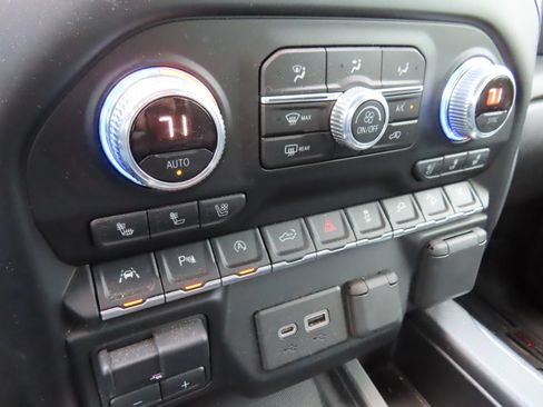 Used 2019 GMC Sierra 1500 Denali w/ Denali Ultimate Package AWD/4WD image 29