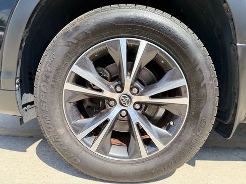 Used 2016 Toyota Highlander XLE image 9