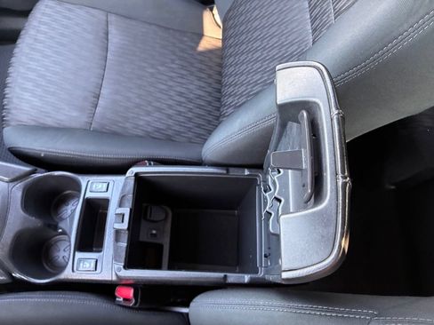Used 2019 Nissan Rogue SV AWD/4WD image 40