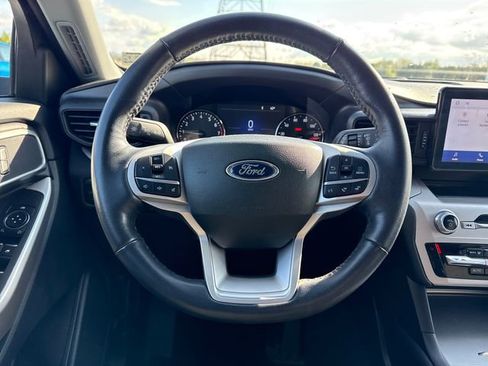 Used 2023 Ford Explorer XLT image 22