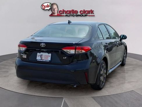 Used 2025 Toyota Corolla LE FWD image 5