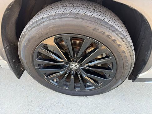 Used 2023 Toyota Highlander XSE image 22