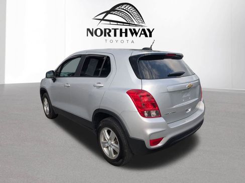 Used 2022 Chevrolet Trax LS w/ Tint and Cruise Package AWD/4WD image 5
