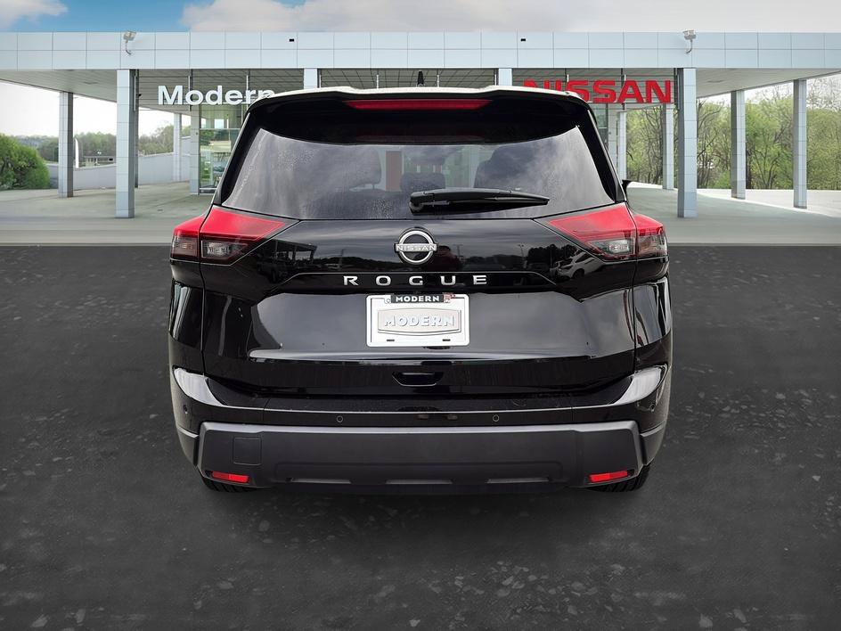 Certified 2025 Nissan Rogue SV FWD image 4