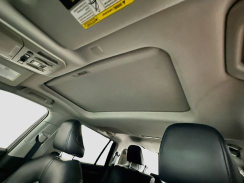 Used 2020 Toyota Highlander XLE FWD image 26