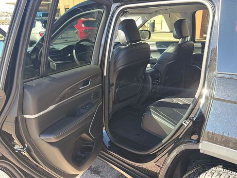 Used 2022 Jeep Grand Cherokee Limited 4xe image 12