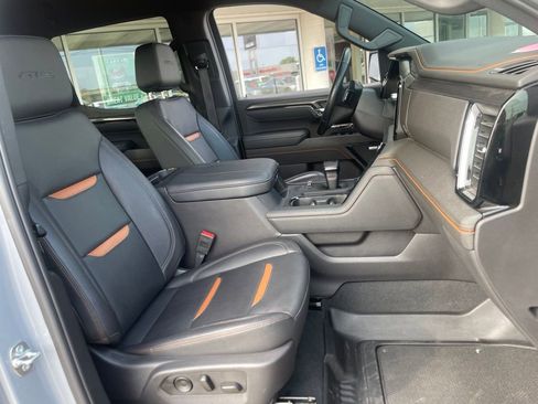 Used 2025 GMC Sierra 1500 AT4 w/ Technology Package AWD/4WD image 18