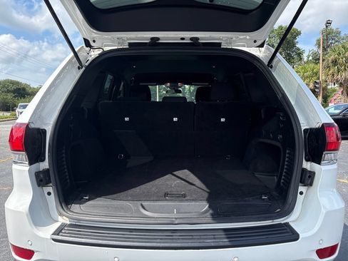 Used 2020 Jeep Grand Cherokee Laredo RWD image 18