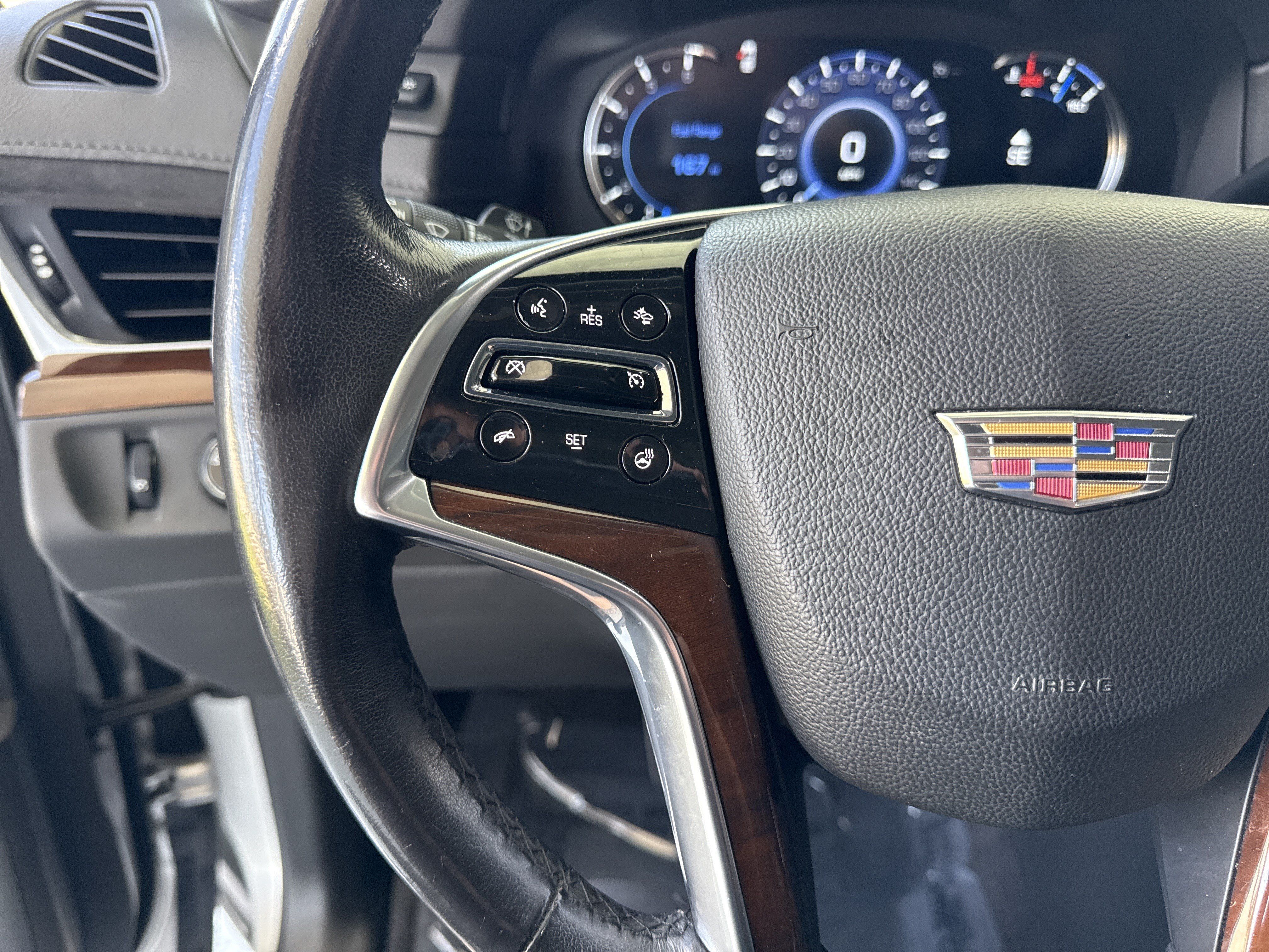 Used 2020 Cadillac Escalade Luxury AWD/4WD image 19