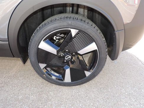 New 2025 Nissan Kicks SR image 12