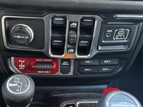 Certified 2025 Jeep Gladiator Willys image 36