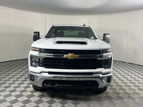Used 2025 Chevrolet Silverado 2500 LT w/ Convenience Package image 9