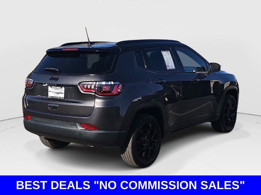 Used 2023 Jeep Compass Latitude w/ Sun and Sound Group AWD/4WD image 3