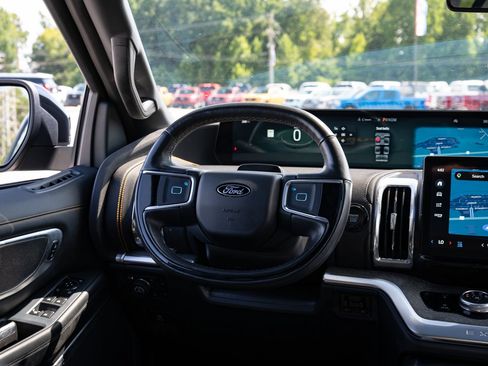 Used 2025 Ford Expedition Tremor AWD/4WD image 37