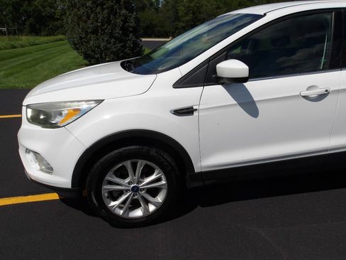 Used 2017 Ford Escape SE AWD/4WD image 30