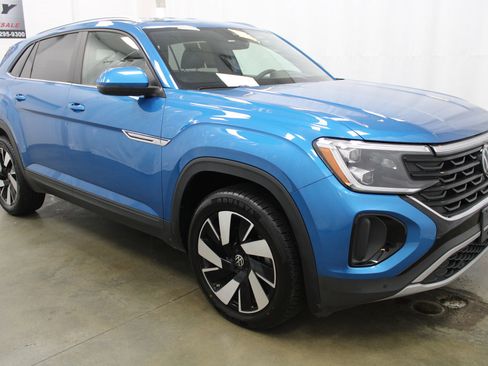 Used 2024 Volkswagen Atlas Cross Sport SE image 4
