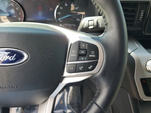 Used 2022 Ford Explorer XLT image 24