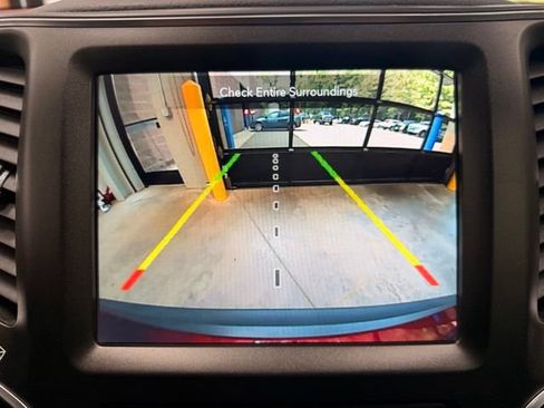 Used 2020 Jeep Cherokee Trailhawk w/ Comfort & Convenience Group AWD/4WD image 46