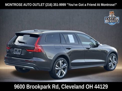 Certified 2025 Volvo V60 B5 Cross Country Plus image 4