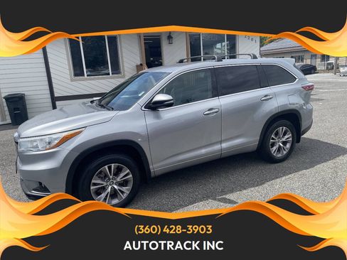 Used 2016 Toyota Highlander Plus AWD/4WD image 1
