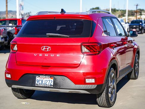 Used 2022 Hyundai Venue Limited w/ Cargo Package image 11
