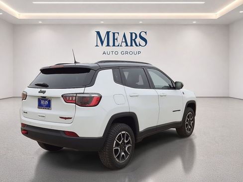 Used 2025 Jeep Compass Trailhawk AWD/4WD image 5