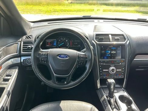 Used 2018 Ford Explorer Limited AWD/4WD image 17