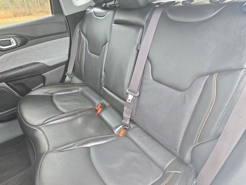 Used 2022 Jeep Compass Latitude image 13