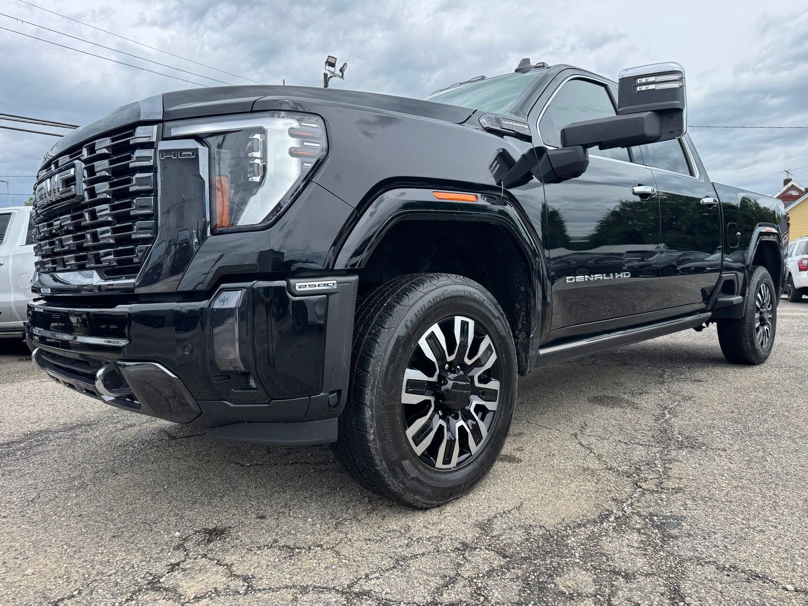 Used 2024 GMC Sierra 2500 Denali Ultimate w/ Max Trailering Package AWD/4WD image 2