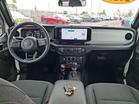 Used 2025 Jeep Wrangler Unlimited Sport AWD/4WD image 9