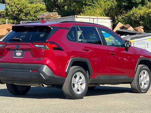 Used 2021 Toyota RAV4 LE AWD/4WD image 5
