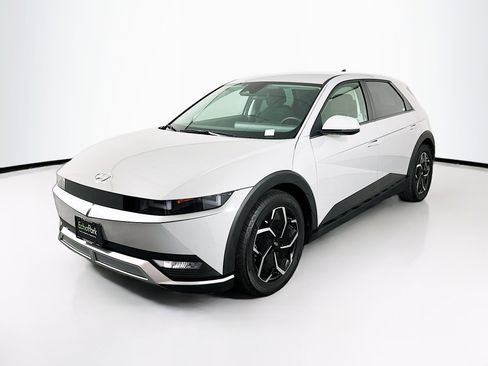 Used 2024 Hyundai Ioniq 5 SE image 3