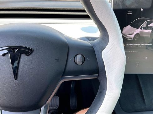 Used 2022 Tesla Model Y Long Range AWD/4WD image 13
