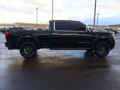 Used 2021 GMC Sierra 2500 Denali w/ Denali Black Diamond Edition image 8