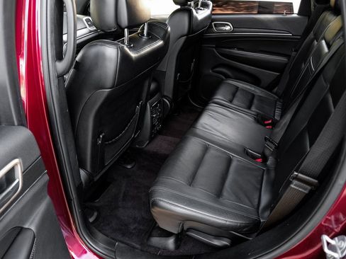 Used 2017 Jeep Grand Cherokee Limited image 47