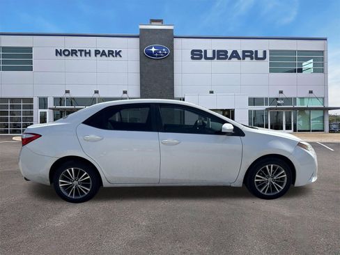 Used 2015 Toyota Corolla LE FWD image 2