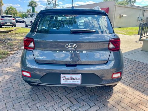 Used 2026 Hyundai Venue SEL FWD image 4