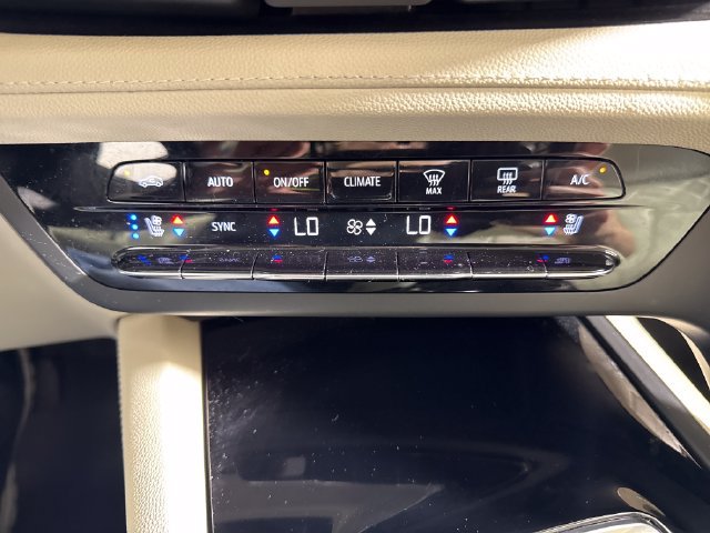 Used 2023 Buick Envision Avenir AWD/4WD image 38