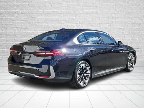 Used 2024 BMW i5 eDrive40i w/ Premium Package image 6