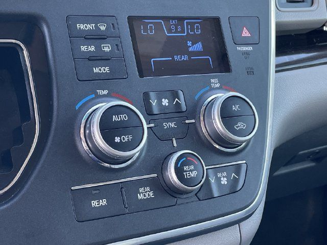 Used 2017 Toyota Sienna XLE Premium FWD image 19