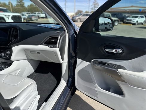 Used 2021 Jeep Cherokee Latitude Plus image 9